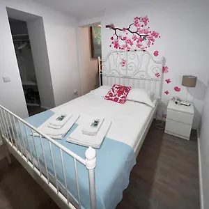  Apartamento 2x Com Pátio, Em Frente Portugal